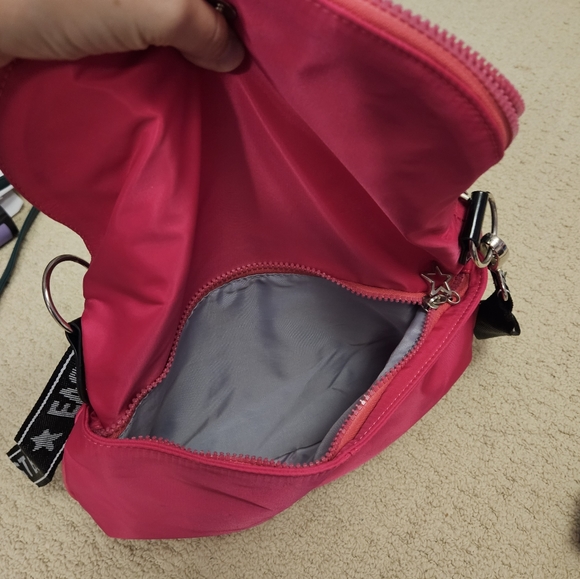 EAST BOY Hot pink crossbody bag - popular Japanese brand - Picture 5 of 9